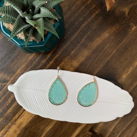 Jewelry - Filigree Tear Drop Earrings Mint